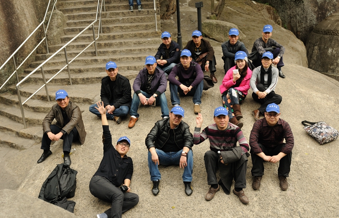 集團公司專家(jiā)組莅臨雲桂項目一(yī)分(fēn)部檢查指導工(gōng)作(zuò)