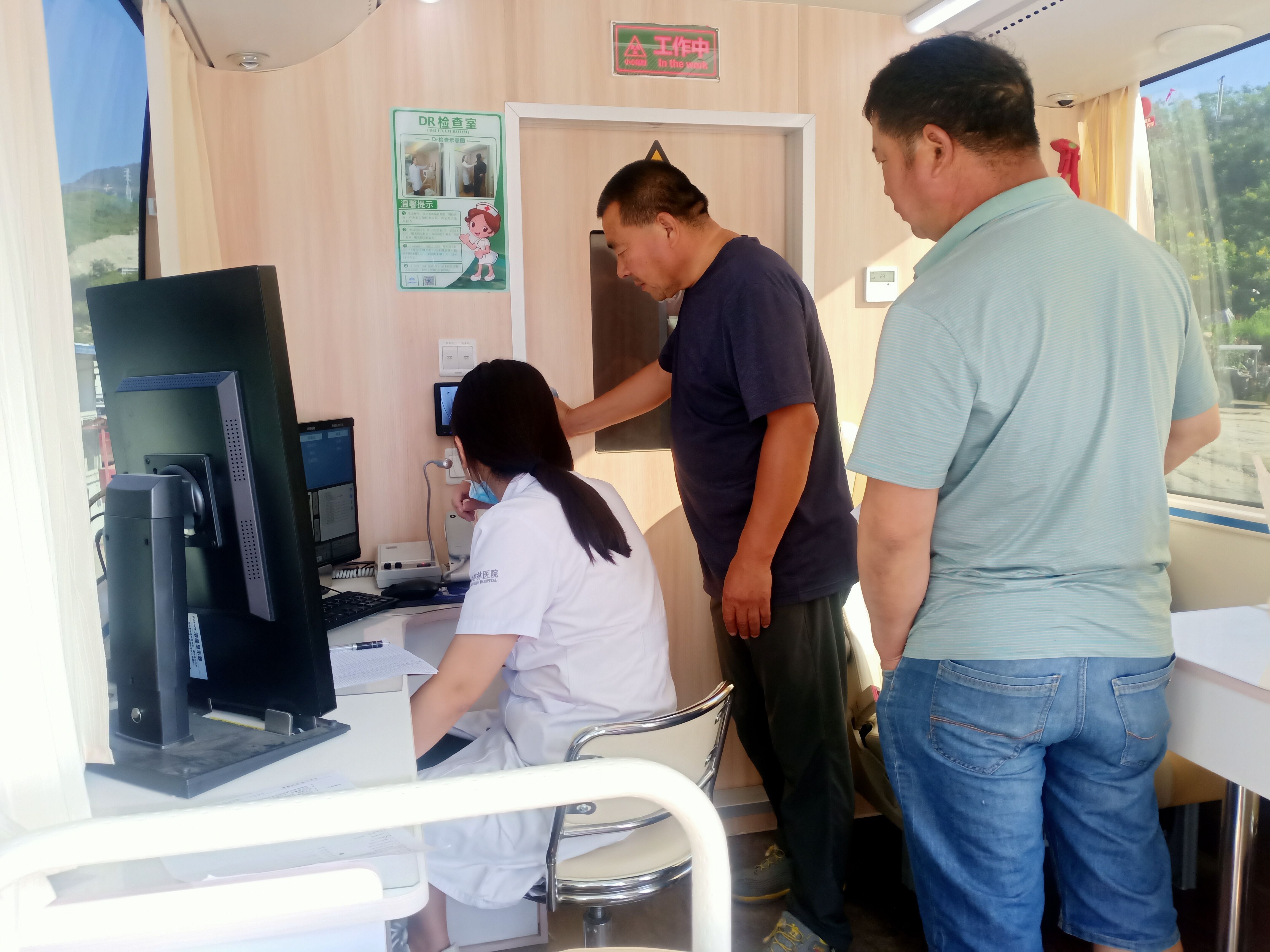 關愛(ài)員(yuán)工(gōng)健康                促進有(yǒu)序生(shēng)産                              ——易縣項目部開(kāi)展全員(yuán)體(tǐ)檢活動