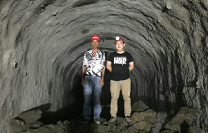 金(jīn)寨抽水(shuǐ)蓄能(néng)電(diàn)站(zhàn)C1标上(shàng)水(shuǐ)庫排導洞順利貫通(tōng)