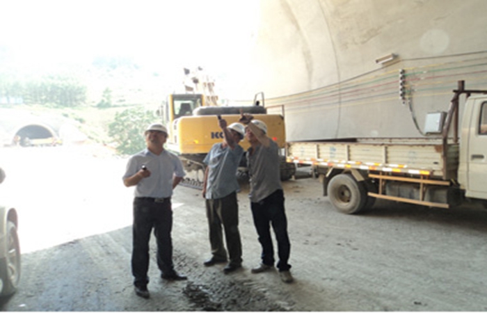 公司董事(shì)長(cháng)赴雲桂檢查指導工(gōng)作(zuò)