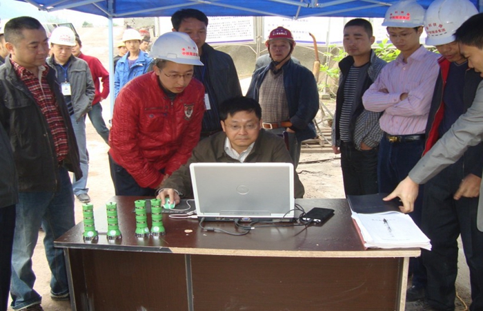 渝利公司總經理(lǐ)肖敏莅臨我部三工(gōng)點檢查指導工(gōng)作(zuò)