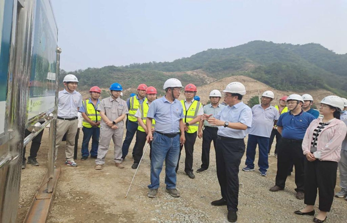 我公司董事(shì)長(cháng)與集團公司領導對(duì)安徽銅陵進行(xíng)項目考察