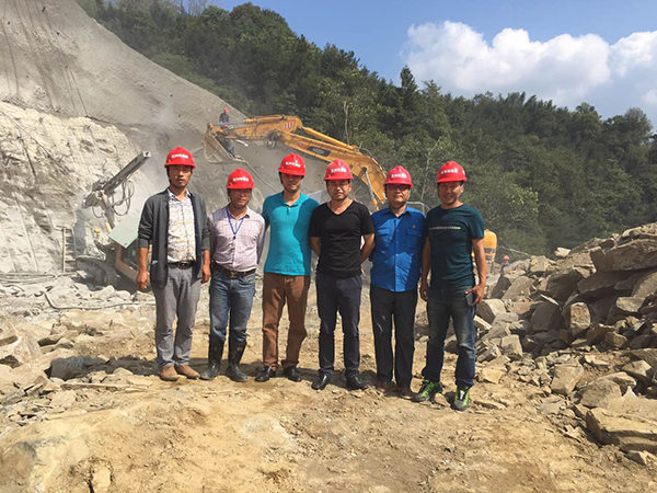 公司董事(shì)長(cháng)莅臨安徽金(jīn)寨抽水(shuǐ)蓄能(néng)電(diàn)站(zhàn)檢查指導工(gōng)作(zuò)