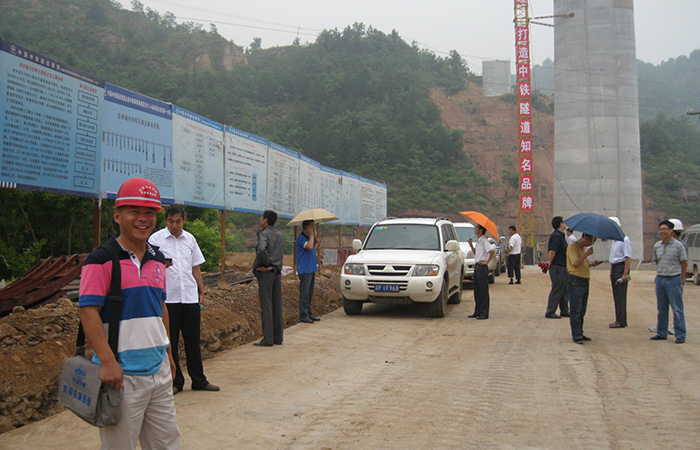 城(chéng)川河(hé)特大(dà)橋連續梁懸臂澆築施工(gōng)方案順利通(tōng)過評審