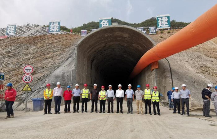 國(guó)網新源公司黨委書(shū)記、董事(shì)長(cháng)侯清國(guó)一(yī)行(xíng)到(dào)河(hé)北(běi)易縣抽水(shuǐ)蓄能(néng)電(diàn)站(zhàn)項目調研