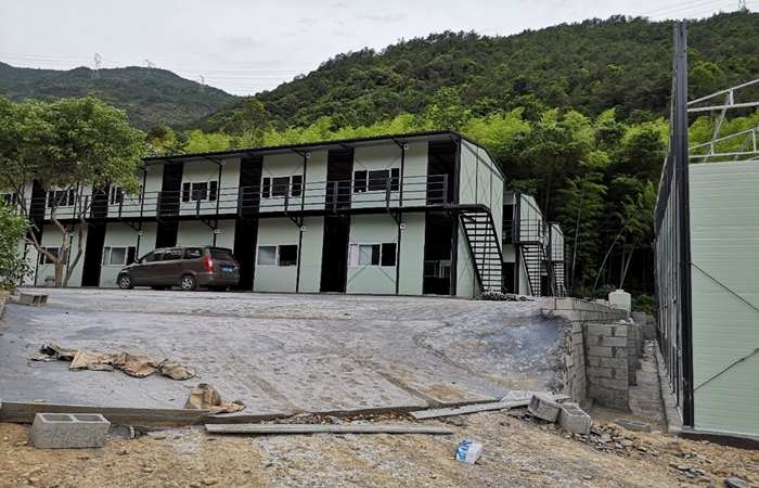 公司渝利項目熊家(jiā)嶺隧道(dào)勝利貫通(tōng)