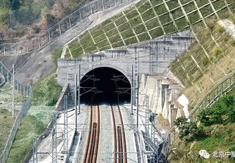 渝利鐵(tiě)路(lù)淺埋偏壓麻号溝隧道(dào)