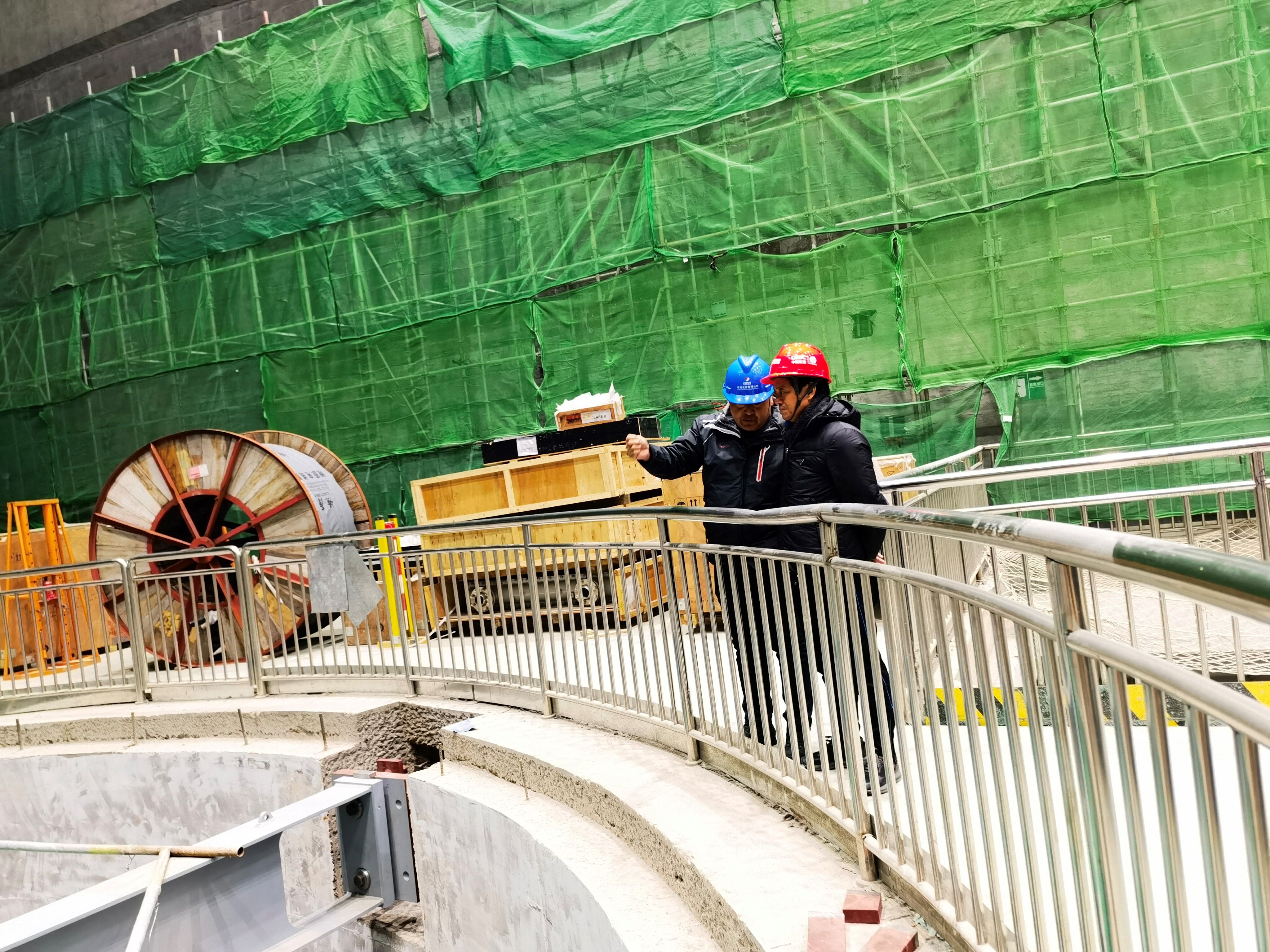 公司董事(shì)長(cháng)莅臨金(jīn)寨項目檢查指導工(gōng)作(zuò)