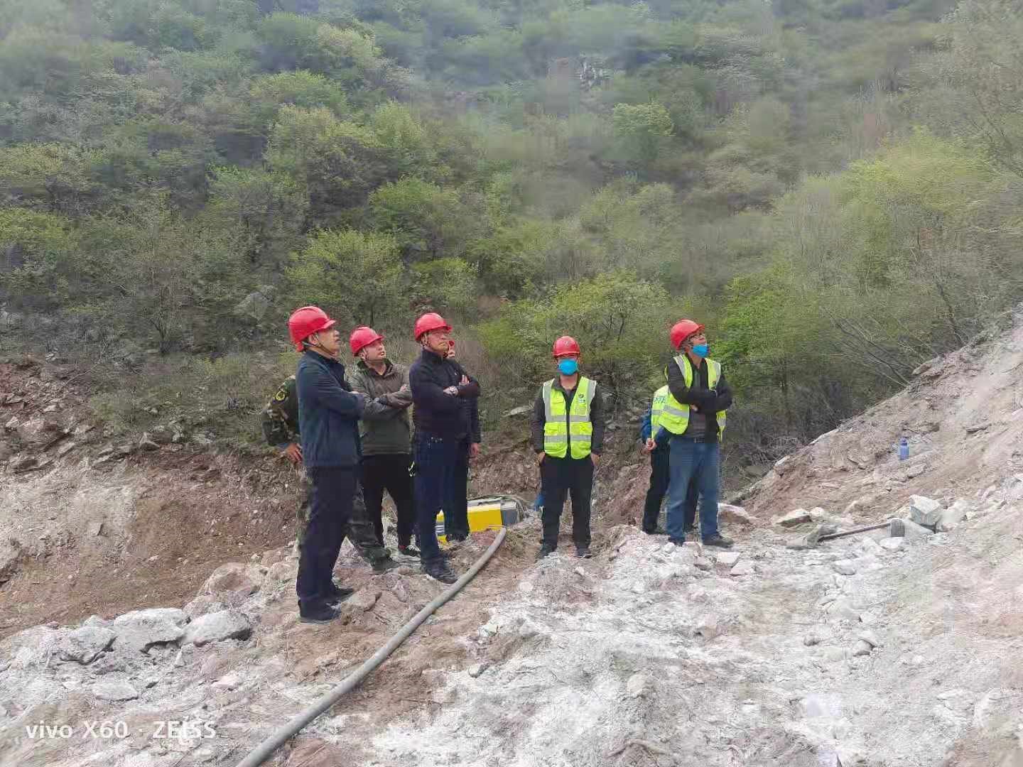 公司領導深入易縣項目現(xiàn)場(chǎng)開(kāi)展調研工(gōng)作(zuò)