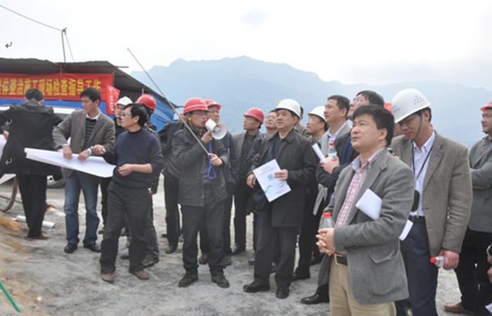 鐵(tiě)道(dào)部鑒定中心常務副主任周孝文(wén)到(dào)渝利項目三大(dà)Ⅰ類變更工(gōng)程施工(gōng)現(xiàn)場(chǎng)檢查指導工(gōng)作(zuò)