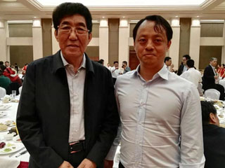 吉林(lín)省委書(shū)記巴音(yīn)朝魯合影(yǐng)留念