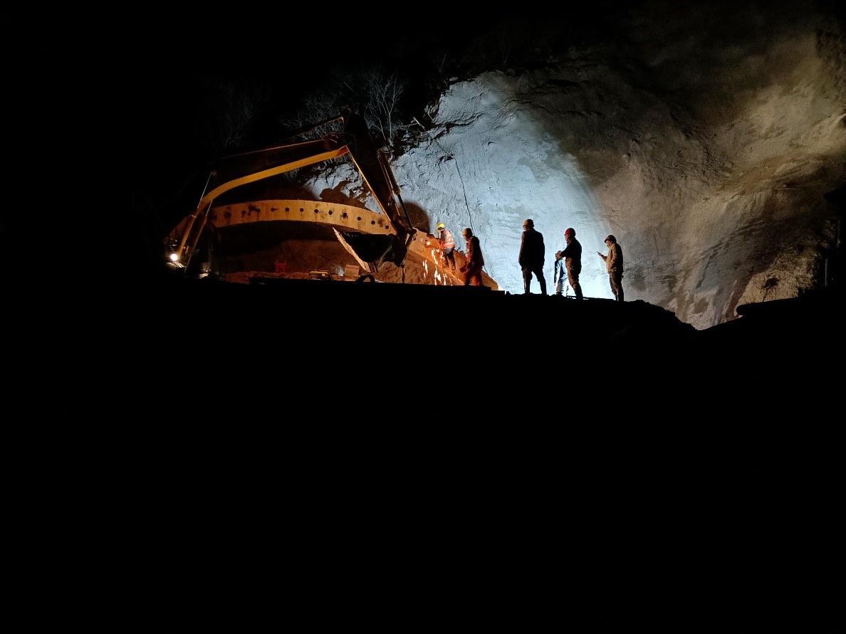 小(xiǎo)龍門(mén)隧道(dào)開(kāi)挖突破千米大(dà)關有(yǒu)感