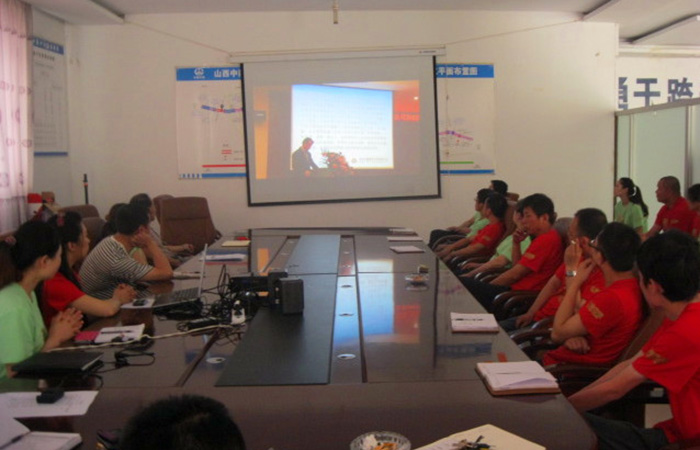 公司領導到(dào)山(shān)西(xī)項目慰問(wèn)指導工(gōng)作(zuò)并組織開(kāi)展系列活動