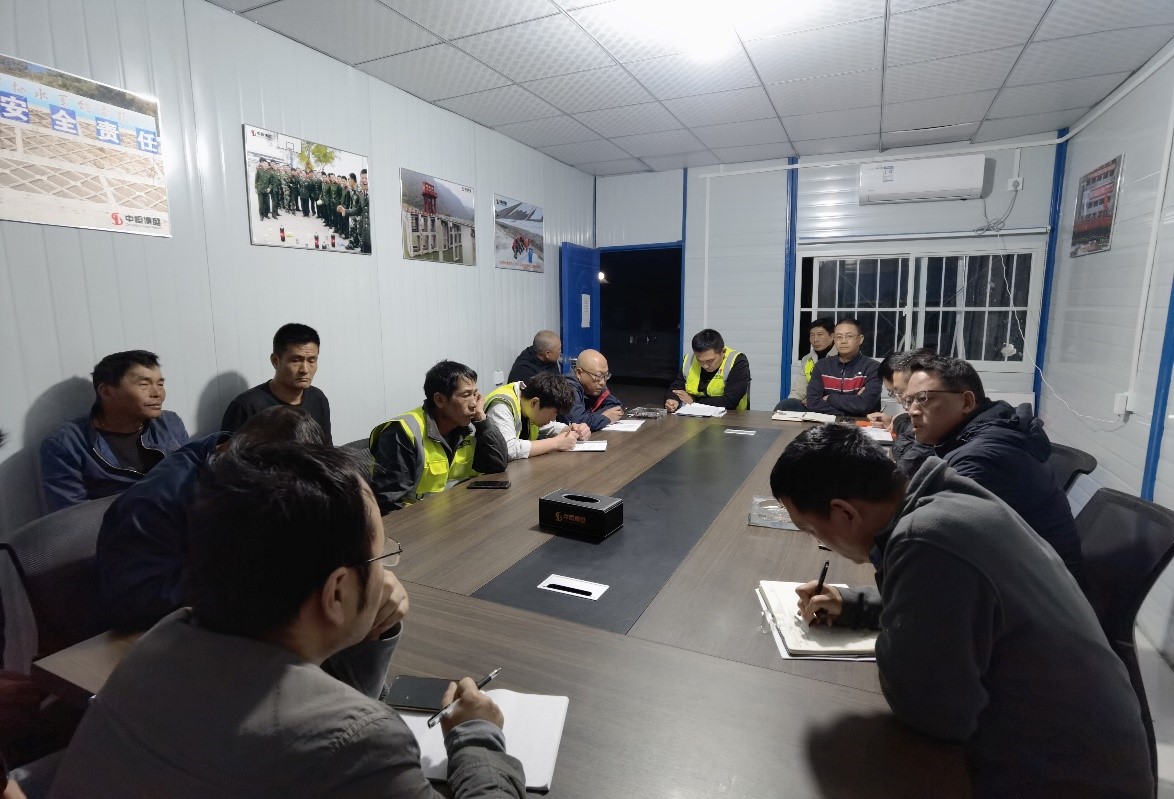 公司副總經理(lǐ)高(gāo)體(tǐ)武到(dào)衢江項目檢查指導工(gōng)作(zuò)