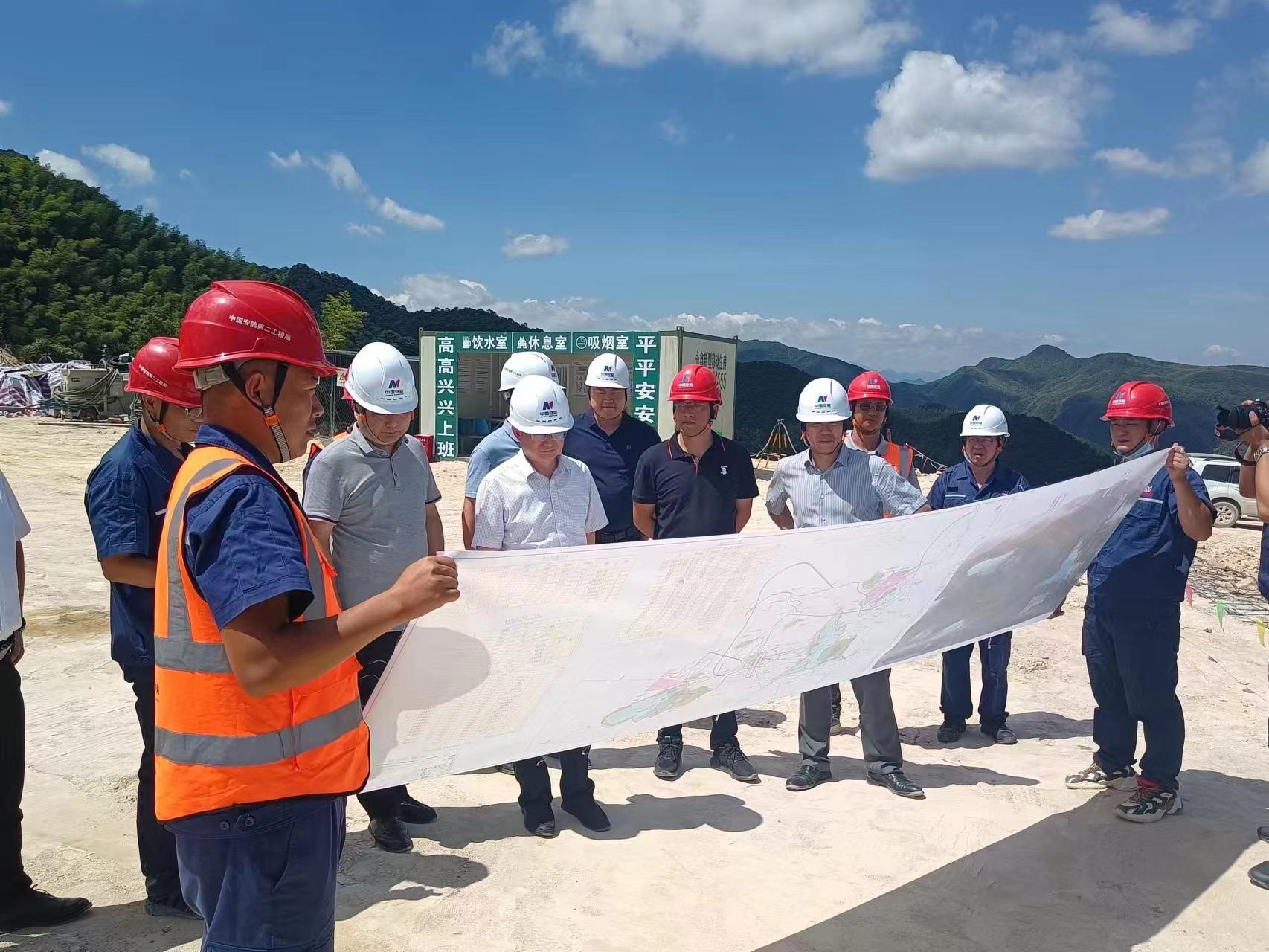 安能(néng)集團總經理(lǐ)助理(lǐ)梁建忠一(yī)行(xíng)莅臨衢江項目部檢查指導