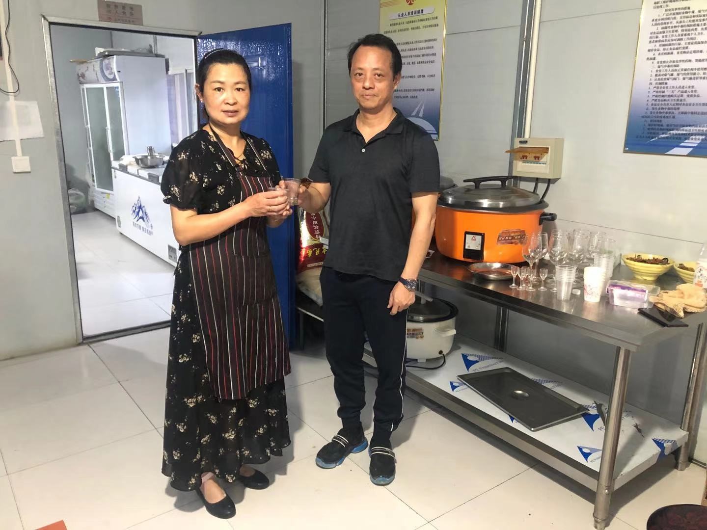 誇誇我們項目的(de)炊事(shì)員(yuán)文(wén)大(dà)姐(jiě)